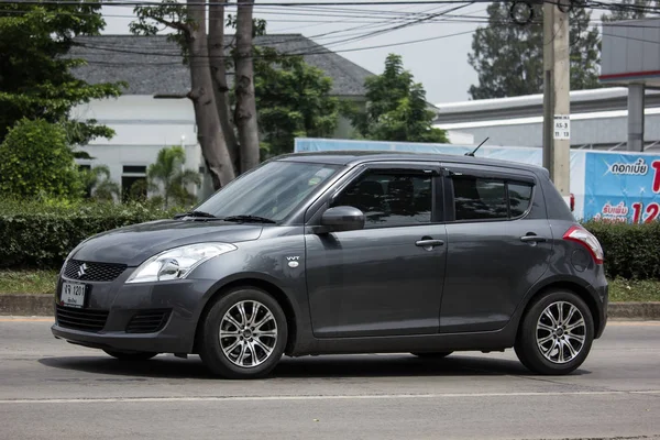 Chiang Mai, Tayland - 19 Haziran 2018: Özel Eko kent araba Suzuki Swift. Fotoğrafa yol no.121 8 km şehir merkezine Chiangmai, Tayland.