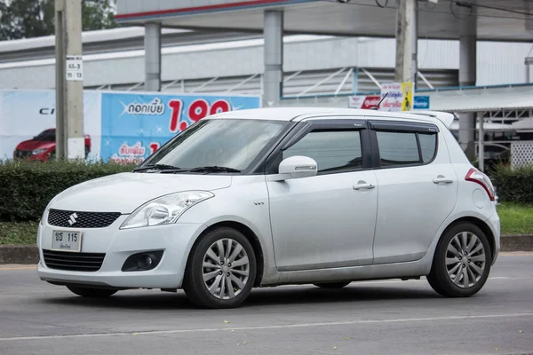 Chiang Mai, Tayland - 19 Haziran 2018: Özel Eko kent araba Suzuki Swift. Fotoğrafa yol no.121 8 km şehir merkezine Chiangmai, Tayland.
