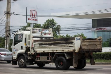 Chiang Mai, Tayland - 19 Haziran 2018: Özel Hino damperli kamyon. Yol no.1001 Chiangmai iş alanı 8 km.