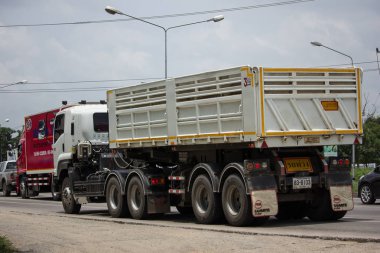 Chiang Mai, Tayland - 19 Haziran 2018: Kamyon Jae Tik: Phrae şirketin römork dökümü. Yol no.1001, Chiangmai şehir merkezine 8 km.