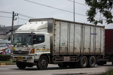 Chiang Mai, Tayland - 19 Haziran 2018: Römork konteyner kargo kamyon Cs taşıma ve lojistik. Fotoğrafa yol no.1001 8 km şehir merkezine, Tayland.