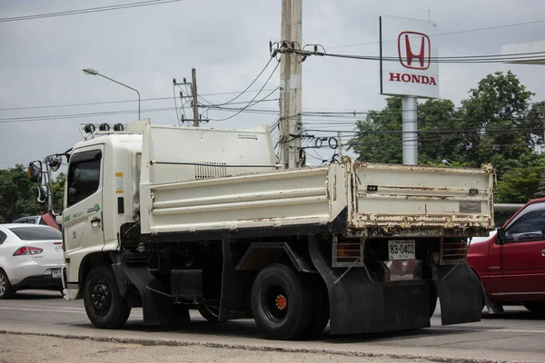 Chiang Mai, Tayland - 19 Haziran 2018: Özel Hino damperli kamyon. Yol no.1001 Chiangmai iş alanı 8 km.