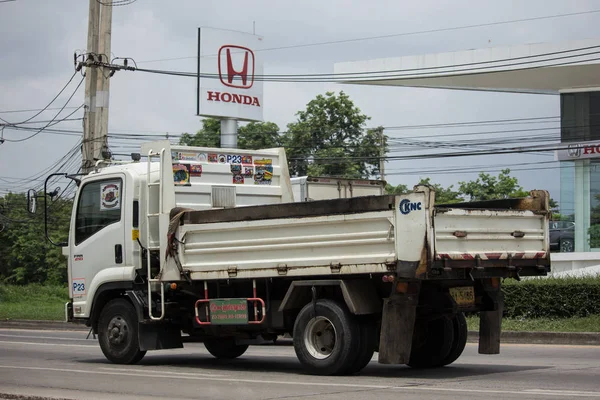 Chiang Mai, Tayland - 19 Haziran 2018: Özel Hino damperli kamyon. Yol no.1001 Chiangmai iş alanı 8 km.