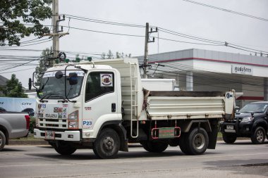 Chiang Mai, Tayland - 19 Haziran 2018: Özel Isuzu Damperli kamyon. Yol no.1001 Chiangmai iş alanı 8 km.