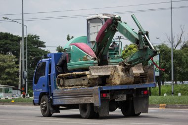 Chiang Mai, Tayland - 19 Haziran 2018: Özel Isuzu Damperli kamyon. Yol no.1001 Chiangmai iş alanı 8 km.