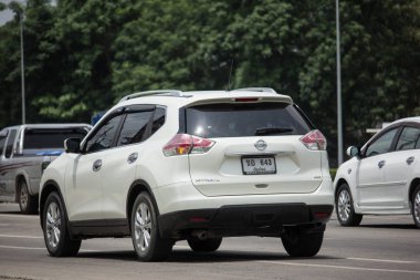 Chiang Mai, Tayland - 19 Haziran 2018: Özel Suv araba, Nissan X trail. Yol no.1001, Chiangmai şehir merkezine 8 km.