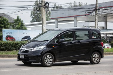 Chiang Mai, Tayland - 19 Haziran 2018: Özel Honda Freed van. Fotoğrafa yol no.121 8 km şehir merkezine Chiangmai, Tayland.