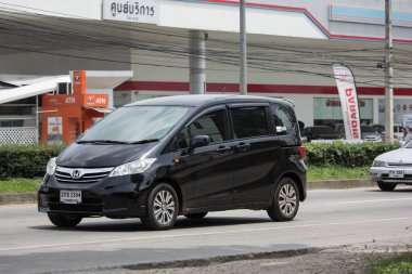 Chiang Mai, Tayland - 19 Haziran 2018: Özel Honda Freed van. Fotoğrafa yol no.121 8 km şehir merkezine Chiangmai, Tayland.