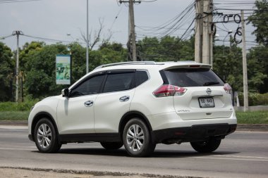 Chiang Mai, Tayland - 19 Haziran 2018: Özel Suv araba, Nissan X trail. Yol no.1001, Chiangmai şehir merkezine 8 km.