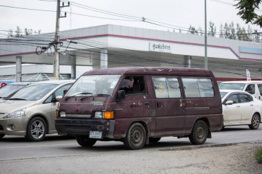 Chiang Mai, Tayland - 19 Haziran 2018: Özel Mitsubishi Delica eski Van araba. Yol no.1001, Chiangmai şehir merkezine 8 km.