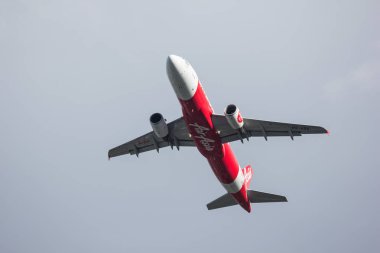 Chiang Mai, Tayland - 28 Haziran 2018: Hs-Abq Airbus A320-200 Tay Airasia. Phuket Chiangmai Havaalanı'ndan çıkar.