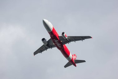 Chiang Mai, Tayland - 28 Haziran 2018: Hs-Abq Airbus A320-200 Tay Airasia. Phuket Chiangmai Havaalanı'ndan çıkar.