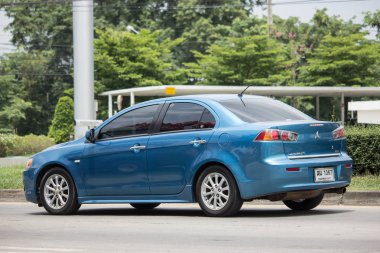Chiang Mai, Tayland - 19 Haziran 2018: Özel araba, Mitsubishi Lancer. Fotoğraf Road Hayır 121 hakkında 8 km şehir merkezine Chiangmai, Tayland.