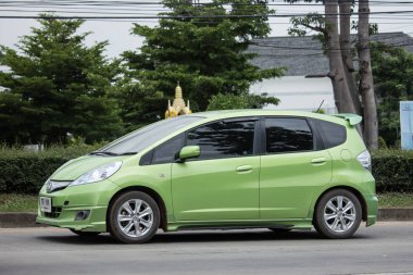 Chiang Mai, Tayland - 19 Haziran 2018: Özel şehir araba Honda Jazz. 5 kapı hatchback otomobil. Yol no.121 şehir merkezine Chiangmai Tayland hakkında 8 km, fotoğraf.