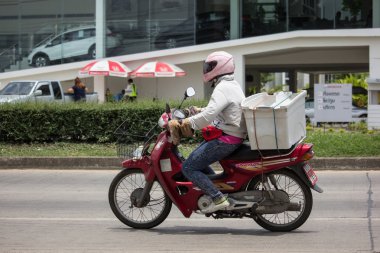 Chiang Mai, Tayland - 19 Haziran 2018: Özel motosiklet, Honda Dream. Fotoğrafa yol no.121 8 km şehir merkezine Chiangmai, Tayland.