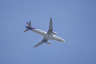 Chiangmai, Tayland - 30 Haziran 2018: Hs-Txc Airbus A320-200 Tay gülümsemek hava yolu. Bangkok Suvarnabhumi için Chiangmai Havaalanı'ndan çıkar.