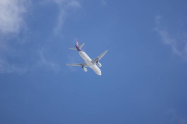 Chiangmai, Tayland - 30 Haziran 2018: Hs-Txc Airbus A320-200 Tay gülümsemek hava yolu. Bangkok Suvarnabhumi için Chiangmai Havaalanı'ndan çıkar.