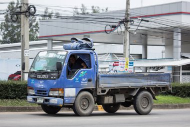 Chiangmai, Tayland - 19 Haziran 2018: Özel Isuzu kargo kamyon. Fotoğrafa yol no.1001 8 km şehir merkezine Chiangmai, Tayland.