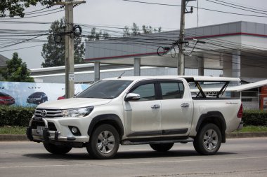 Chiangmai, Tayland - 19 Haziran 2018: Özel pikap kamyon araba Toyota Hilux Revo. Yol no.1001, Chiangmai şehir merkezine 8 km.