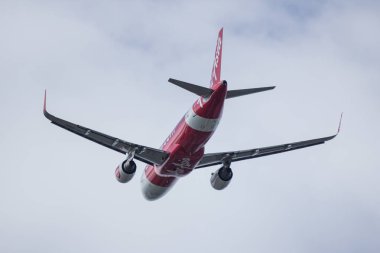 Chiangmai, Tayland - 6 Temmuz 2018: Hs-Bbu Airbus A320-200 Tay Airasia. Krabi için Chiangmai Havaalanı'ndan çıkar.