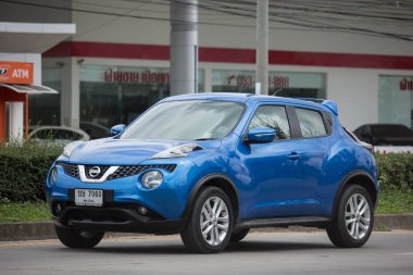 Chiangmai, Tayland - 21 Haziran 2018: Özel araba, Nissan Juke. Yol no.1001, Chiangmai şehir merkezine 8 km.