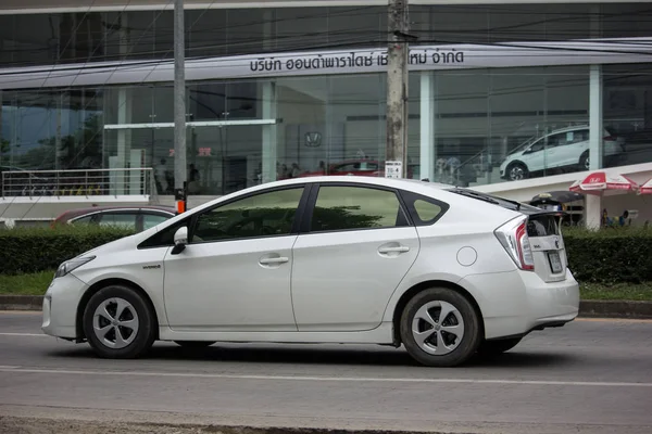 Chiangmai, Tayland - 21 Haziran 2018: Özel araba Toyota Prius hibrid sistemi. Yol no.1001 Chiangmai iş alanı 8 km.