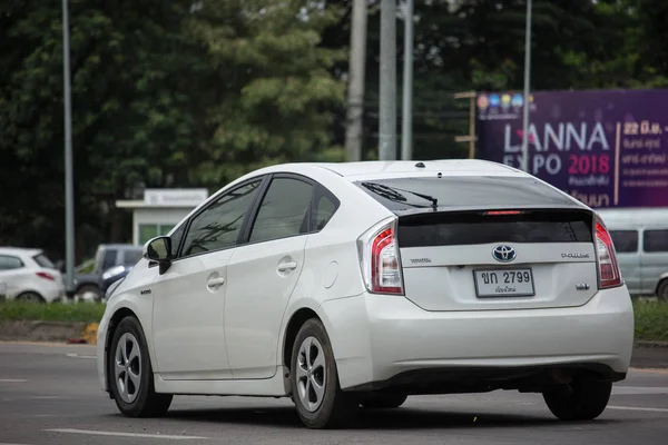 Chiangmai, Tayland - 21 Haziran 2018: Özel araba Toyota Prius hibrid sistemi. Yol no.1001 Chiangmai iş alanı 8 km.