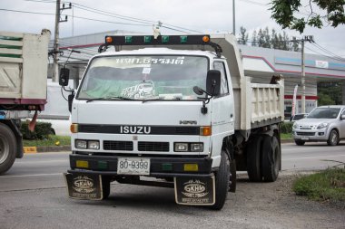Chiangmai, Tayland - 21 Haziran 2018: Özel Isuzu Damperli kamyon. Yol no.1001 Chiangmai iş alanı 8 km.