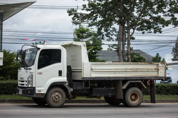 Chiangmai, Tayland - 21 Haziran 2018: Özel Isuzu Damperli kamyon. Yol no.1001 Chiangmai iş alanı 8 km.
