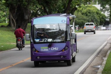 Chiangmai, Tayland - 10 Temmuz 2018: Chiangmai Üniversitesi Elektrik çekim araba. Üniversite alanı içinde Chiangmai Üniversitesi öğrencilerine hizmet.
