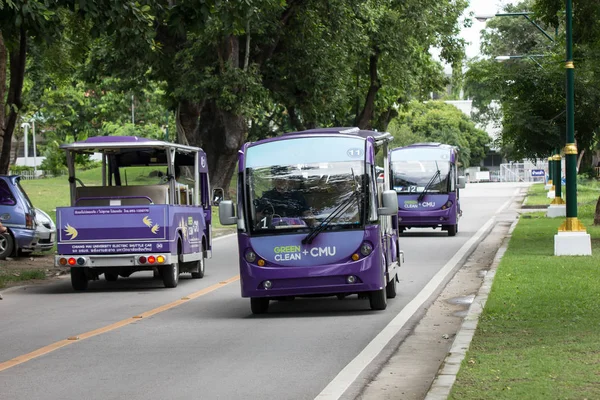 Chiangmai, Tayland - 10 Temmuz 2018: Chiangmai Üniversitesi Elektrik çekim araba. Üniversite alanı içinde Chiangmai Üniversitesi öğrencilerine hizmet.