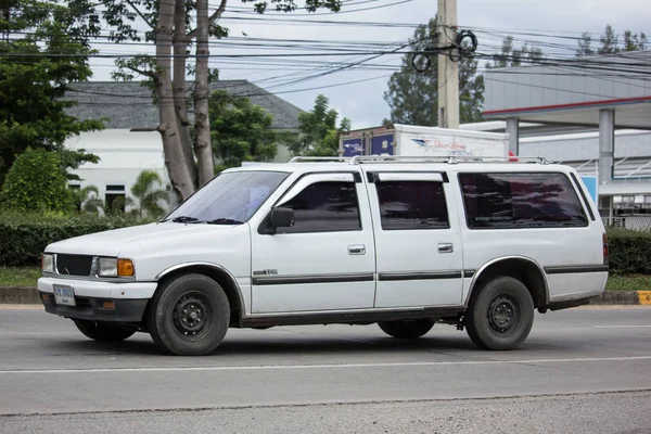 Chiangmai, Tayland - 21 Haziran 2018: Özel Isuzu Tfr eski bir kamyonet araba. Fotoğraf Road'da yok 121 hakkında 8 km şehir merkezine Chiangmai Tayland.