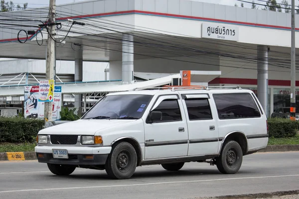 Chiangmai, Tayland - 21 Haziran 2018: Özel Isuzu Tfr eski bir kamyonet araba. Fotoğraf Road'da yok 121 hakkında 8 km şehir merkezine Chiangmai Tayland.