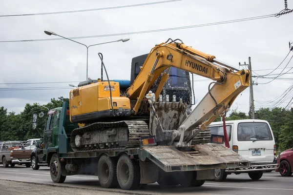 Chiangmai, Tayland - 21 Haziran 2018: Özel Hyundai ekskavatör kamyon. Yol no.1001, Chiangmai şehir merkezine 8 km.