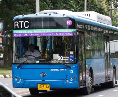 Chiangmai, Tayland - 10 Temmuz 2018: Rtc Blk otobüs veya Chiangmai akıllı otobüs. Şehir ücretsiz Wi-Fi otobüs ve bilet için Transit tavşan kartımı kullan hizmetinde.