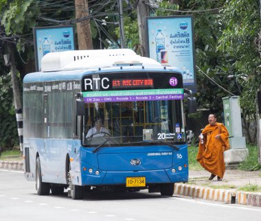 Chiangmai, Tayland - 10 Temmuz 2018: Rtc Blk otobüs veya Chiangmai akıllı otobüs. Şehir ücretsiz Wi-Fi otobüs ve bilet için Transit tavşan kartımı kullan hizmetinde.