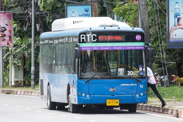Chiangmai, Tayland - 10 Temmuz 2018: Rtc Blk otobüs veya Chiangmai akıllı otobüs. Şehir ücretsiz Wi-Fi otobüs ve bilet için Transit tavşan kartımı kullan hizmetinde.