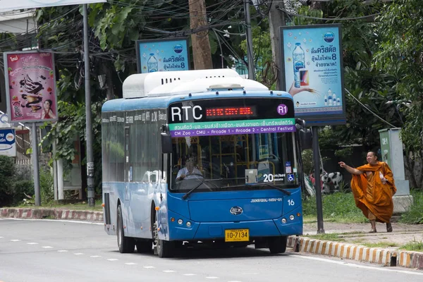 Chiangmai, Tayland - 10 Temmuz 2018: Rtc Blk otobüs veya Chiangmai akıllı otobüs. Şehir ücretsiz Wi-Fi otobüs ve bilet için Transit tavşan kartımı kullan hizmetinde.