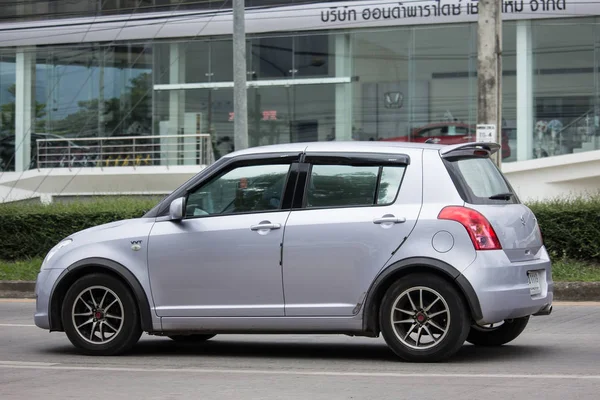 Chiangmai, Tayland - 21 Haziran 2018: Özel Eko kent araba Suzuki Swift. Fotoğrafa yol no.121 8 km şehir merkezine Chiangmai, Tayland.