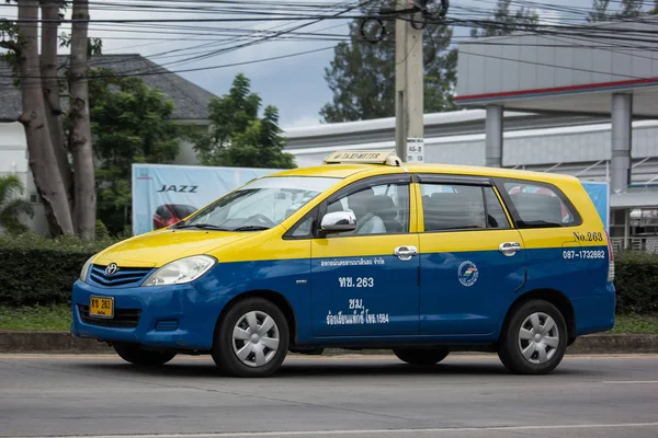 Chiangmai, Tayland - 21 Haziran 2018: City taksi chiangmai, Toyota Innova hizmet City. Fotoğrafa yol no.1001 8 km şehir merkezine Chiangmai, Tayland.