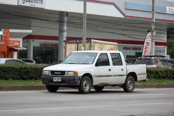 Chiangmai, Tayland - 21 Haziran 2018: Özel Isuzu Tfr eski bir kamyonet araba. Fotoğraf Road'da yok 121 hakkında 8 km şehir merkezine Chiangmai Tayland.