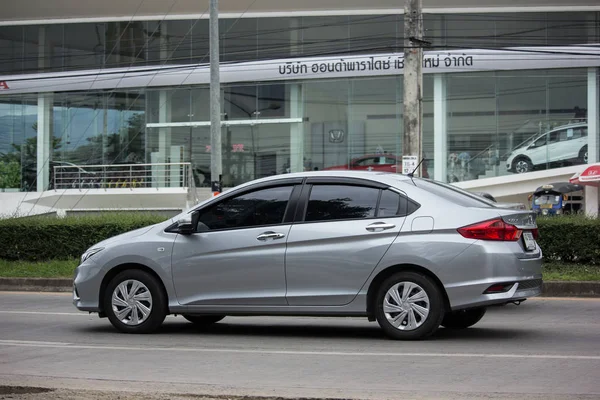 Chiangmai, Tayland - 21 Haziran 2018: Özel Honda City kompakt araç. Japon üretici Honda tarafından üretilen. Fotoğrafa yol no.121 8 km şehir merkezine Chiangmai, Tayland.