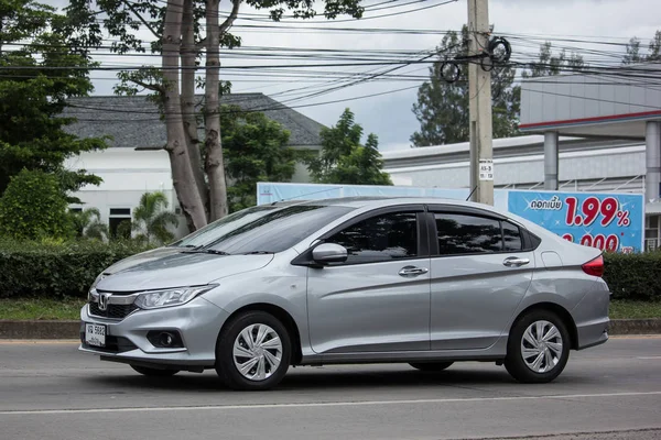 Chiangmai, Tayland - 21 Haziran 2018: Özel Honda City kompakt araç. Japon üretici Honda tarafından üretilen. Fotoğrafa yol no.121 8 km şehir merkezine Chiangmai, Tayland.