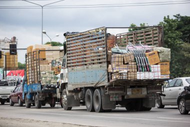 Chiangmai, Tayland - 21 Haziran 2018: Özel Hino kargo kamyon. Fotoğrafa yol no.1001 8 km şehir merkezine Chiangmai, Tayland.