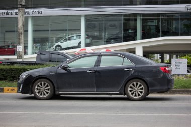 Chiangmai, Tayland - 21 Haziran 2018: Özel araba Toyota Camry. Yol no.1001 Chiangmai iş alanı 8 km.