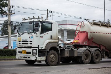 Chiangmai, Tayland - 21 Haziran 2018: Çimento kamyonu Cimc Logistic şirketi. Fotoğrafa yol no.121 8 km şehir merkezine Chiangmai, Tayland.