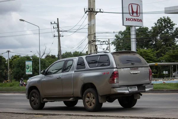 Chiangmai, Tayland - 21 Haziran 2018: Özel pikap kamyon yeni araba Toyota Hilux Revo Rocco. Yol no.1001, Chiangmai şehir merkezine 8 km.