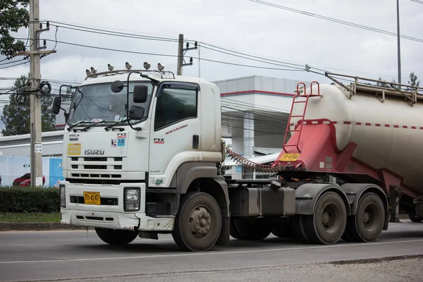 Chiangmai, Tayland - 21 Haziran 2018: Çimento kamyonu Cimc Logistic şirketi. Fotoğrafa yol no.121 8 km şehir merkezine Chiangmai, Tayland.