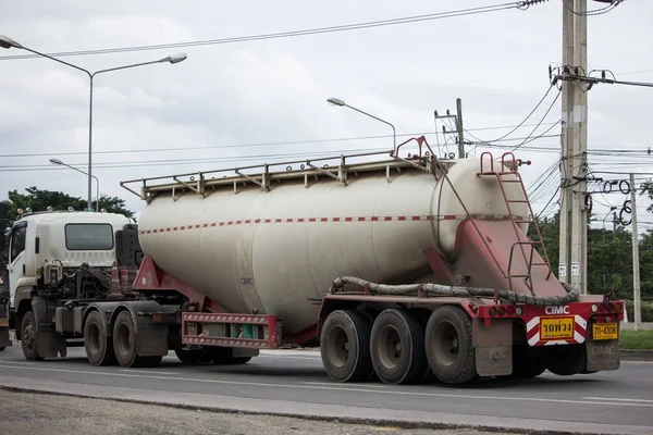 Chiangmai, Tayland - 21 Haziran 2018: Çimento kamyonu Cimc Logistic şirketi. Fotoğrafa yol no.121 8 km şehir merkezine Chiangmai, Tayland.