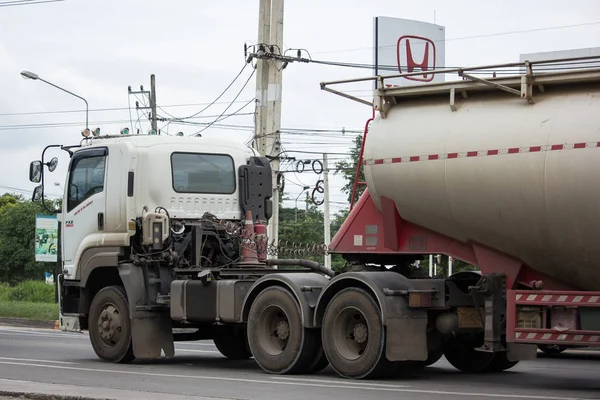 Chiangmai, Tayland - 21 Haziran 2018: Çimento kamyonu Cimc Logistic şirketi. Fotoğrafa yol no.121 8 km şehir merkezine Chiangmai, Tayland.